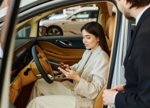 Transferencia de vehículos de lujo en Sevilla - prueba de coche